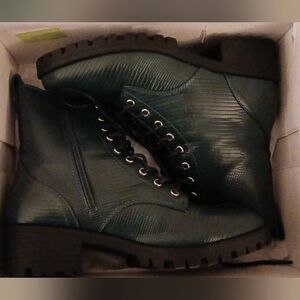 Women's Green Lace-Up Boots